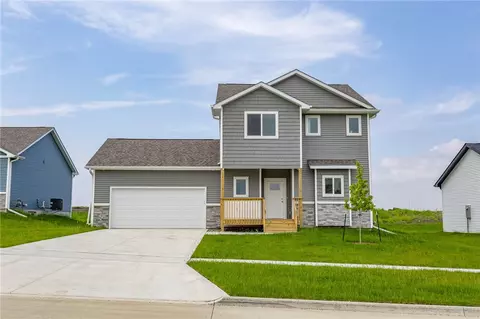 950 11th St, Waukee, IA 50263