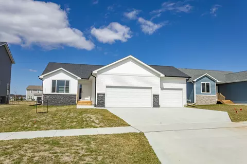 1065 Gray Ave, Waukee, IA 50263