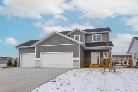 1085 Gray Ave, Waukee, IA 50263