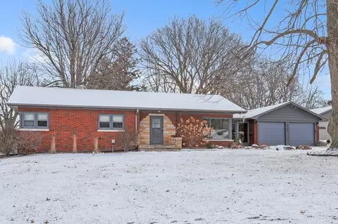 1420 Broadway St, Pella, IA 50219