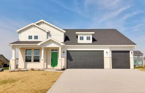 4702 89th St, Urbandale, IA 50322