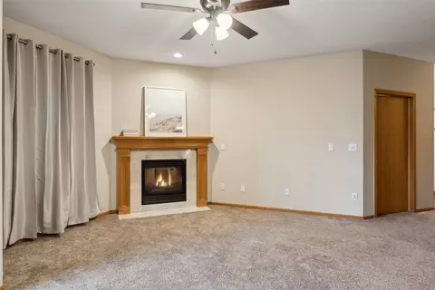 2451 Patricia Dr, Urbandale, IA 50322