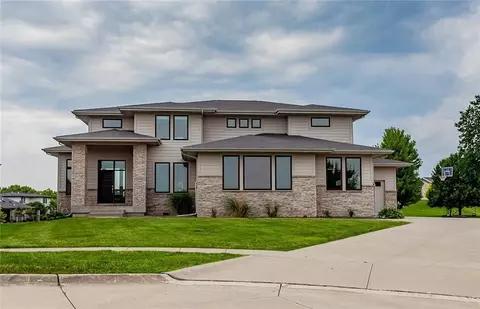 3200 163rd St, Urbandale, IA 50323