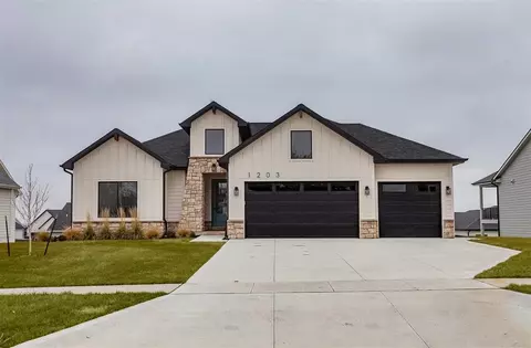 1203 NW 28th St, Grimes, IA 50111