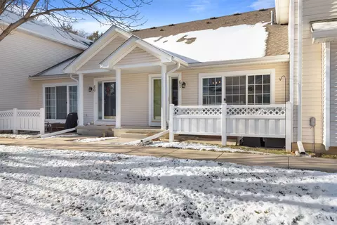 9300 Greenspire Dr #61, West Des Moines, IA 50266