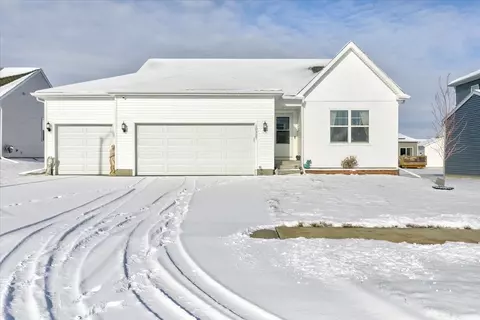 10327 Southerwick Pl, Johnston, IA 50131