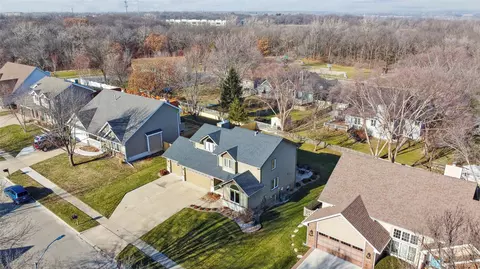 7411 Plum Dr, Urbandale, IA 50322