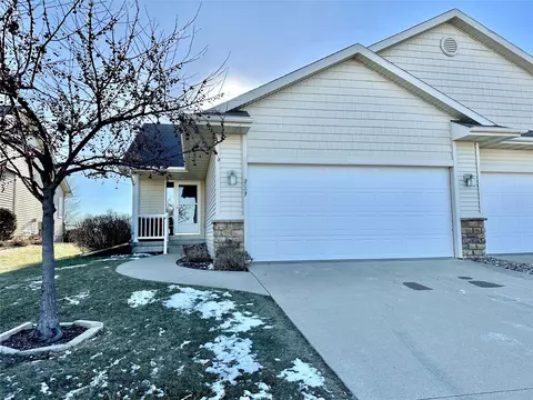 2007 E 1st Ave, Indianola, IA 50125