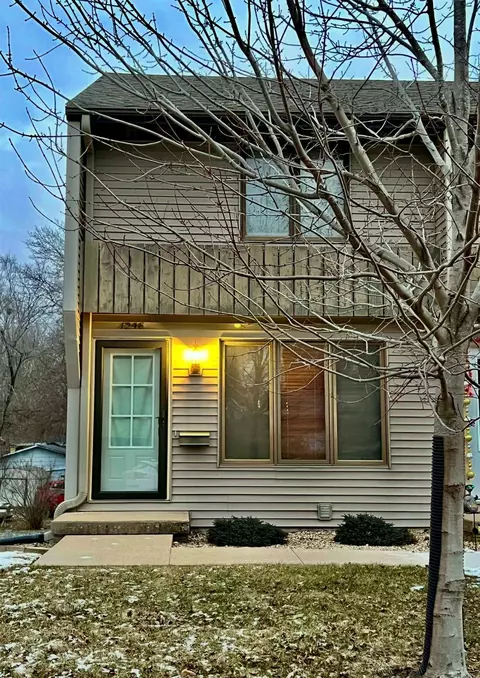 1246 Boone St, Pella, IA 50219