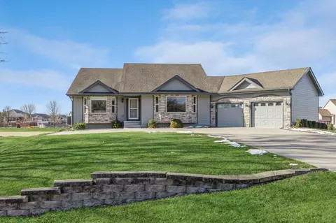 8880 NW Beaver Dr, Johnston, IA 50131