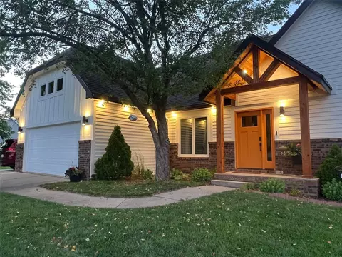 9933 Tanglewood Dr, Urbandale, IA 50322