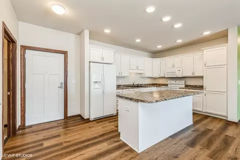 9001 Windsor Pkwy #103, Johnston, IA 50131
