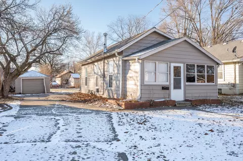 2729 E Grand Ave, Des Moines, IA 50317