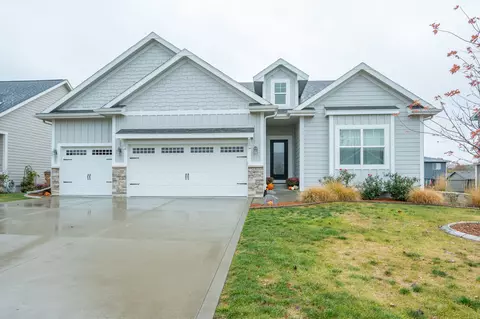 931 Breakwater Pl, Polk City, IA 50226