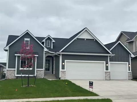 4662 178th St, Urbandale, IA 50323