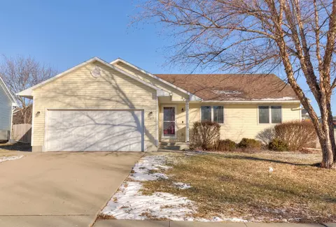 2405 Shady Lane Dr, Norwalk, IA 50211