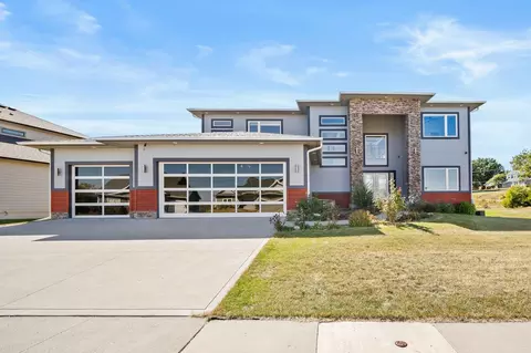 9946 Marnewood Dr, Johnston, IA 50131