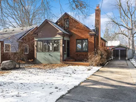 2104 37th St, Des Moines, IA 50310