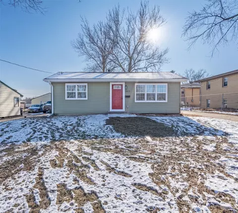 2613 Wedgewood Rd, Des Moines, IA 50317