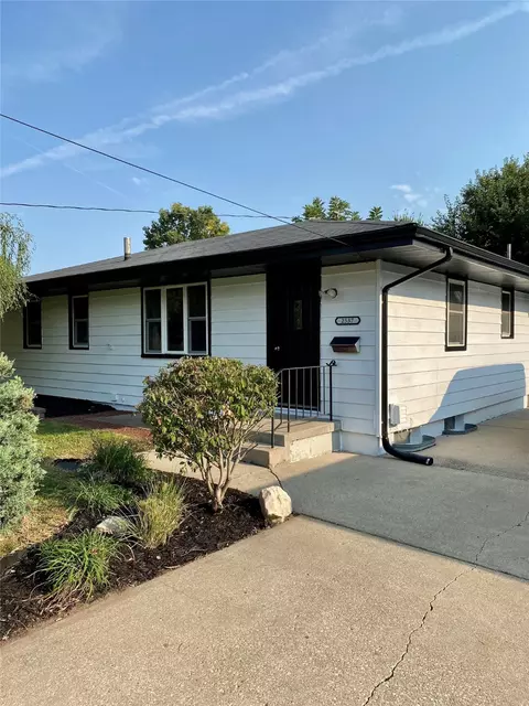 2537 E Tiffin Ave, Des Moines, IA 50317
