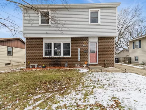 2700 E 40th Ct, Des Moines, IA 50317