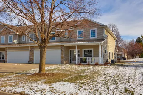 10525 Hickory Dr #8, Urbandale, IA 50322