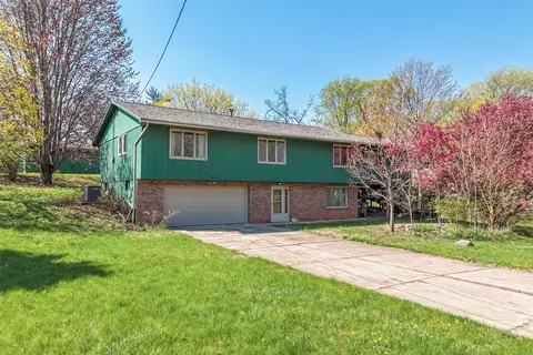 110 4th St NE, Mitchellville, IA 50169