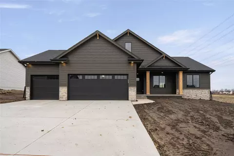 5620 163rd St, Urbandale, IA 50323