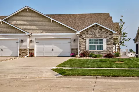 490 Bella Vista Ct, Huxley, IA 50124