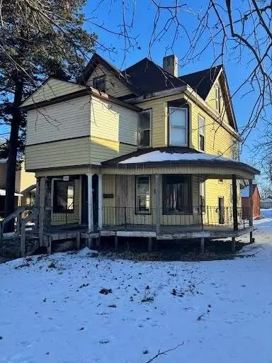 1229 8th St, Nevada, IA 50201