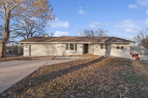 1819 Buffalo Rd, West Des Moines, IA 50265