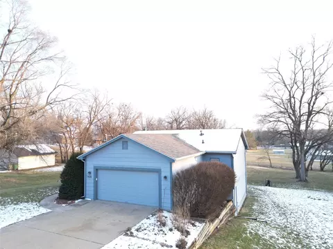 7920 Harbach Blvd, Clive, IA 50325