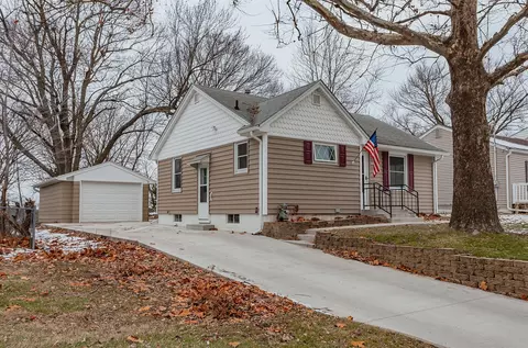 3824 14th St, Des Moines, IA 50313