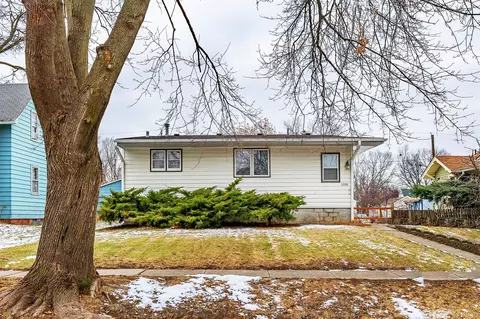3208 E 8th St, Des Moines, IA 50316