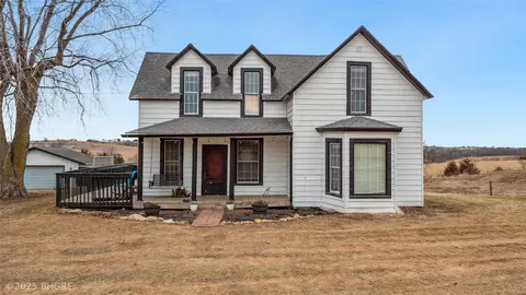 504 N Central Ave, Lacona, IA 50139