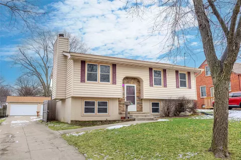3933 39th St, Des Moines, IA 50310