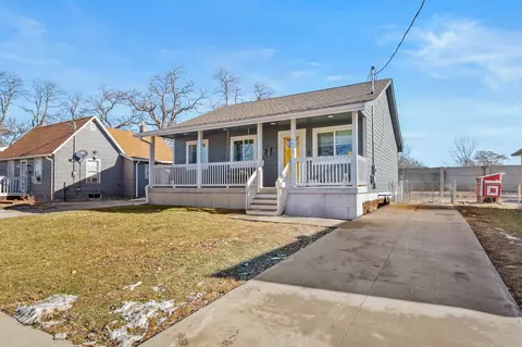 1615 E 21st St, Des Moines, IA 50317