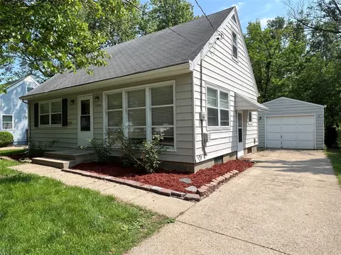 5040 Allison Ave, Des Moines, IA 50310