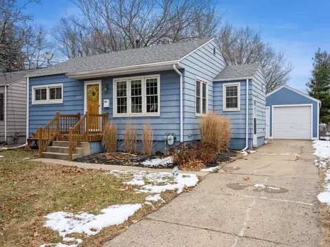 2115 51st St, Des Moines, IA 50310