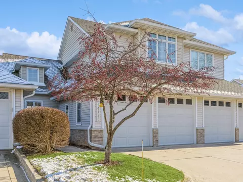 14155 Pinnacle Pointe Dr, Clive, IA 50325