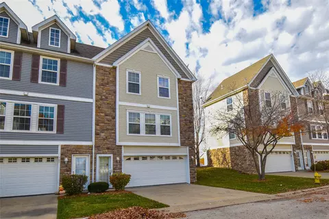 310 NE Olivewood Dr, Waukee, IA 50263