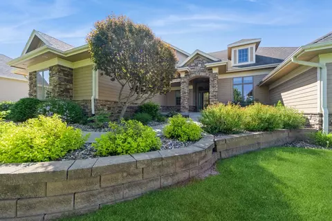 14101 Wilden Dr, Urbandale, IA 50323