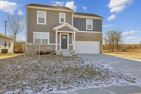 170 Dakota Cir, Waukee, IA 50263