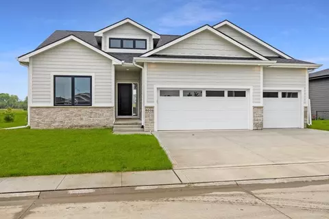 9006 Beery Pl, Johnston, IA 50131