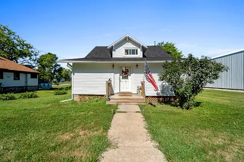 114 School St, Orient, IA 50858