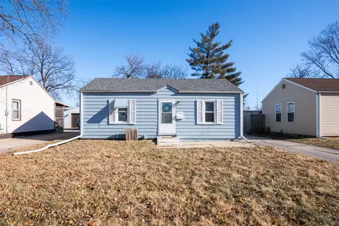 2121 E 21st St, Des Moines, IA 50317