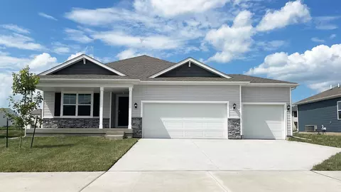 3004 Lake Hill Dr, Des Moines, IA 50320