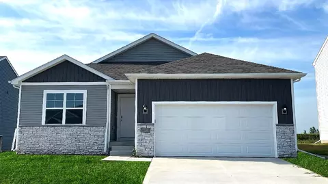 2818 Plum Dr, Norwalk, IA 50211