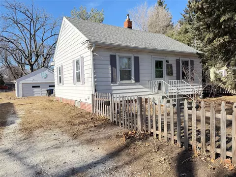 3818 E 8th St, Des Moines, IA 50316