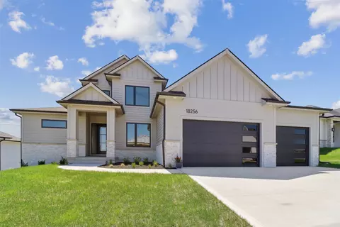 18256 Alderleaf Dr, Clive, IA 50325